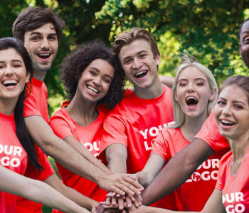 @ET-DC@eyJkeW5hbWljIjp0cnVlLCJjb250ZW50IjoicG9zdF90aXRsZSIsInNldHRpbmdzIjp7ImJlZm9yZSI6IiIsImFmdGVyIjoiIn19@ a team wearing branded apparel